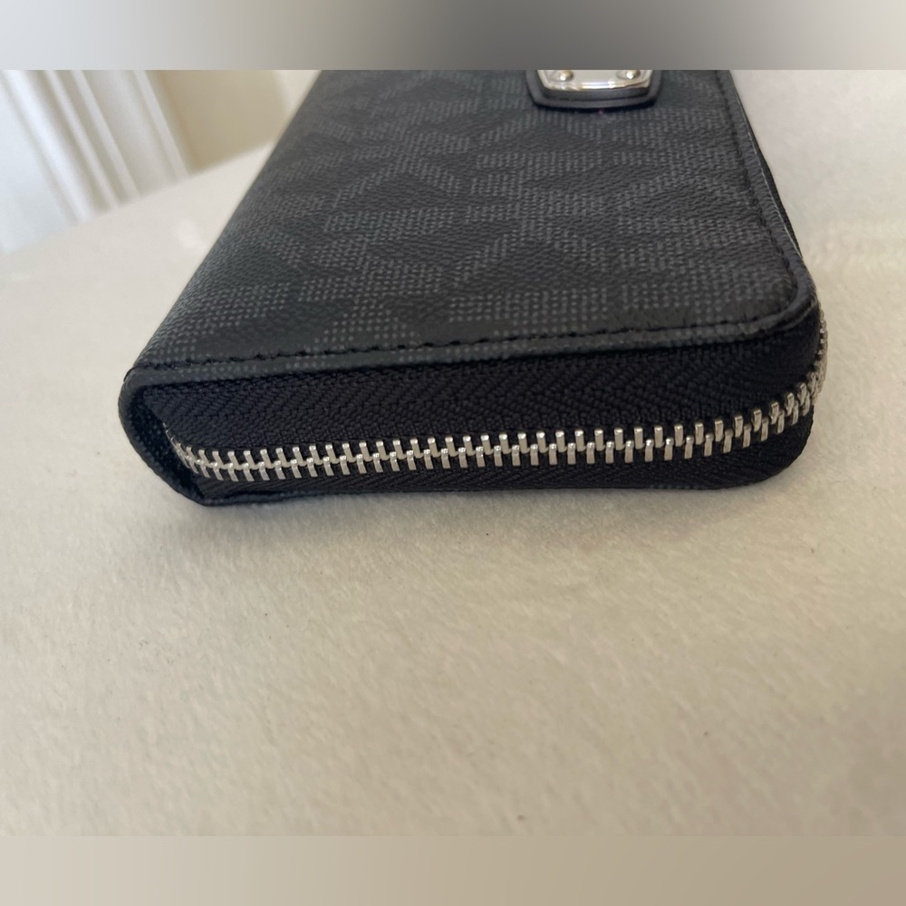 Michael Kors Black Jet set Wallet EUC - Picture 4 of 13